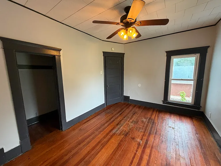 1132 N Gilbert St — Photo 17