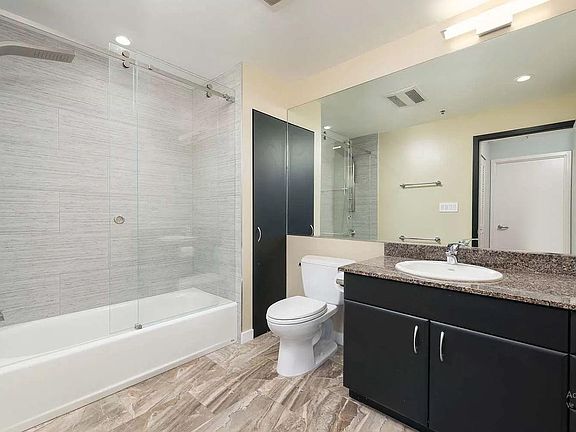3rd image of 260 King St Unit 815