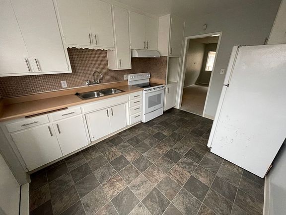 4th image of 4363-43675 Mentone St #4377