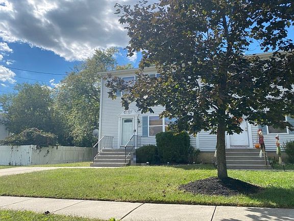 3rd image of 352 Silk St