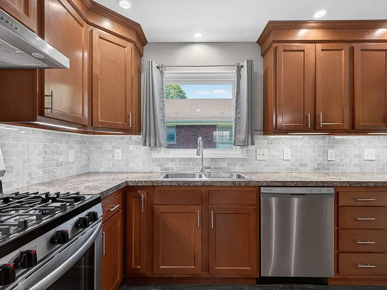 614 Park Ave — Photo 14