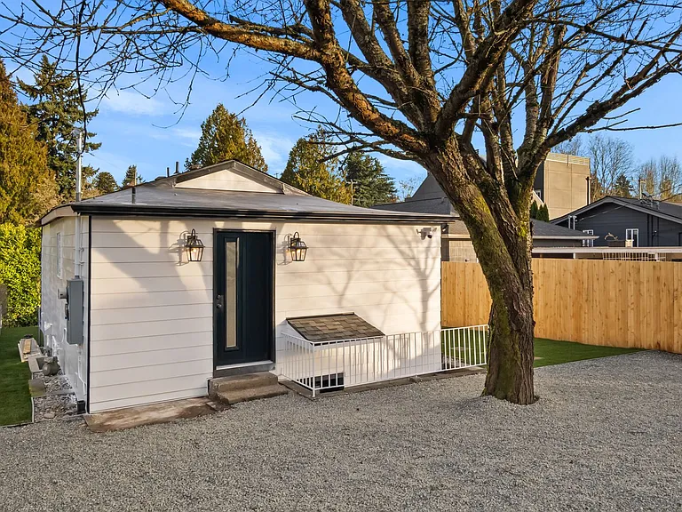 5945 Fauntleroy Way SW #B — Photo 5