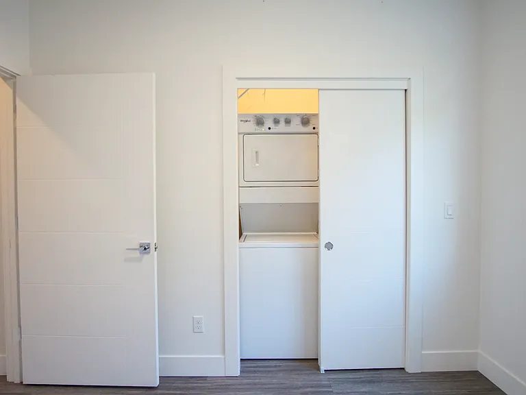 1627 SE Reedway St #203 — Photo 8
