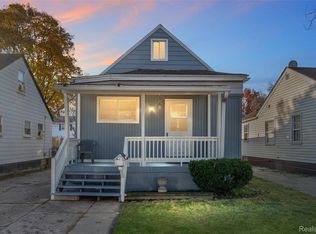 20462 Hollywood St, Harper Woods, MI