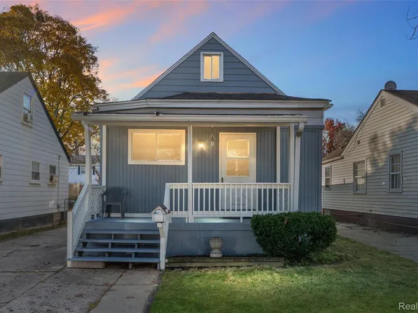 20462 Hollywood St, Harper Woods, MI 48225