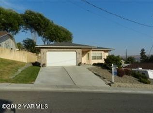 611 N 9th St, Selah, WA 98942