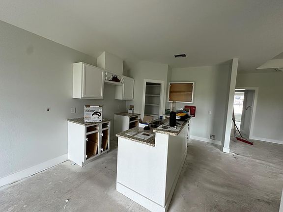 4th image of 241 Norwood Dr