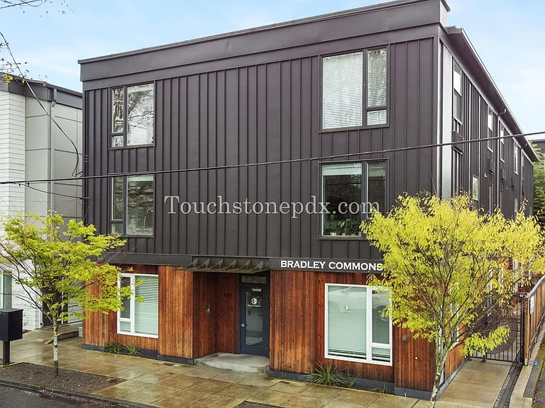424 NE Jessup St #11 — Photo 2