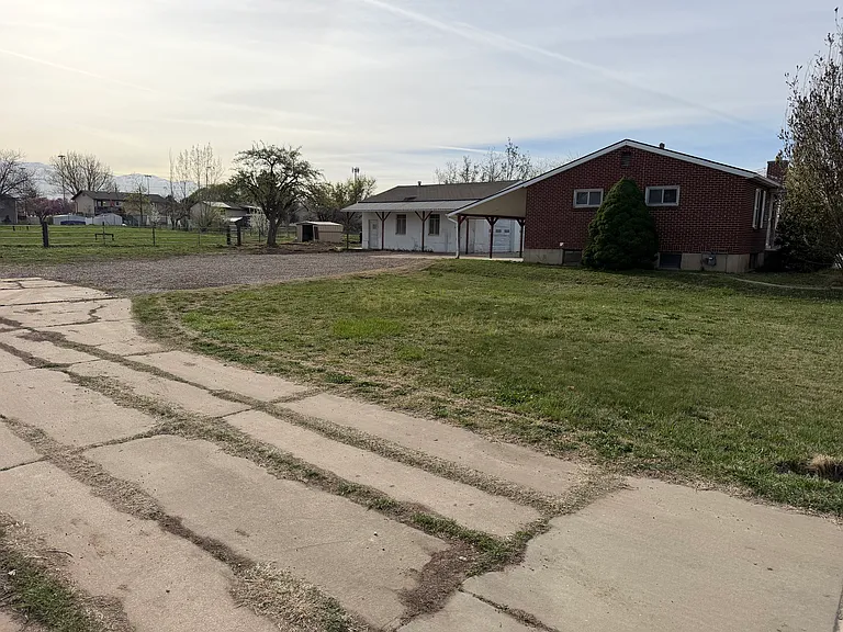 2184 N 2000 W — Photo 27