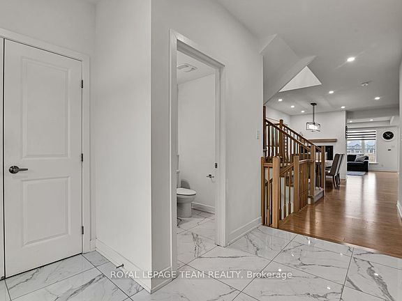4th image of 912 Duxbury Ln