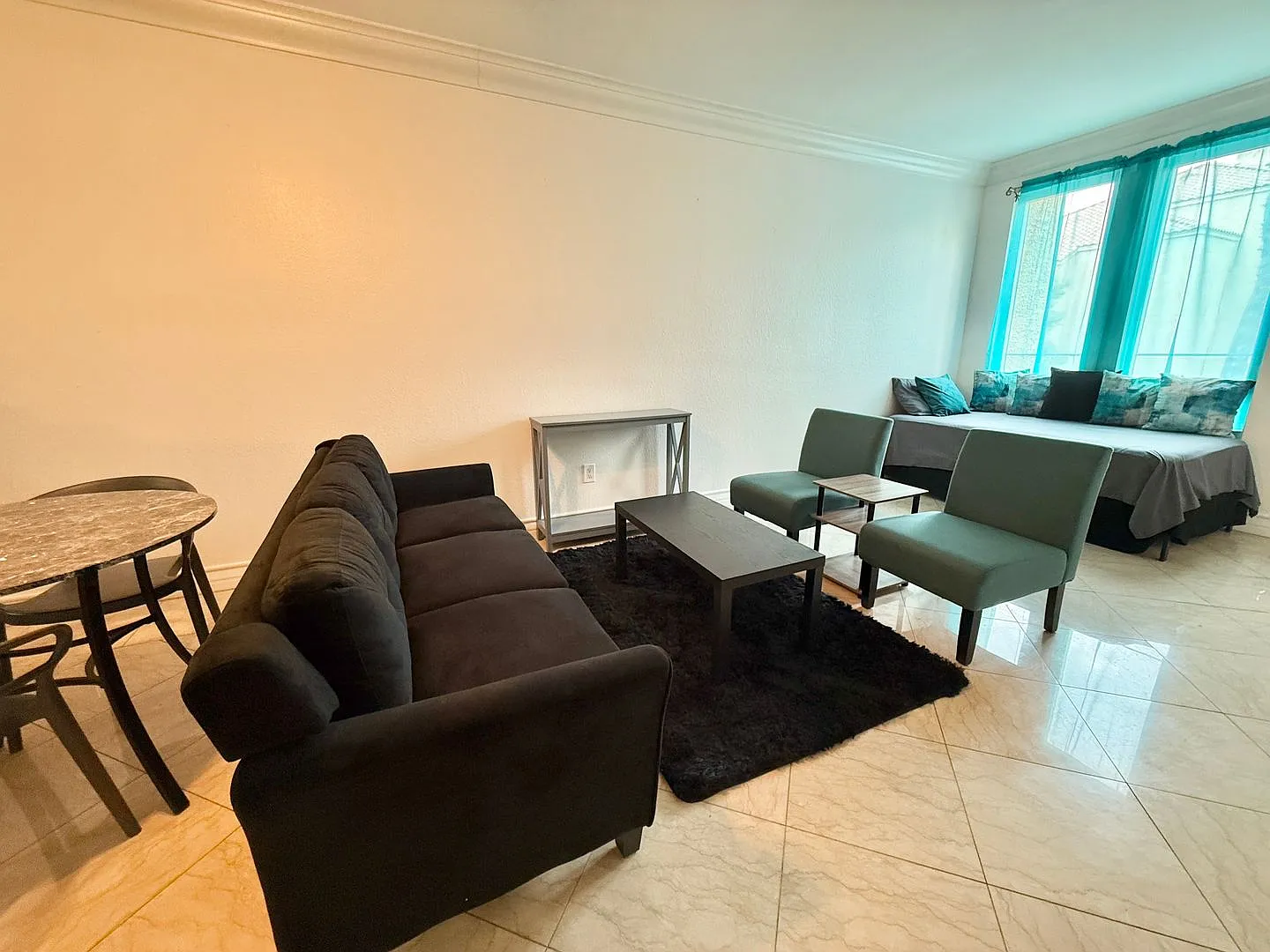 Meridian Luxury Condo. 1 Bd 1 Ba, Utilities & Internet Service are included in advertised rental ... — Photo 4