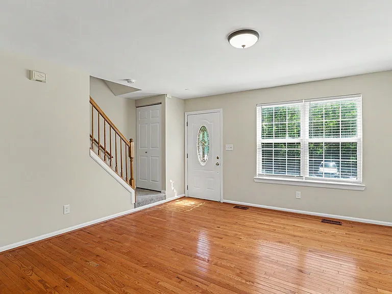 32 Tameron Pl — Photo 5
