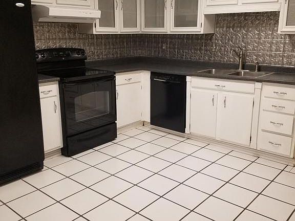 4th image of 104 Sorority Dr