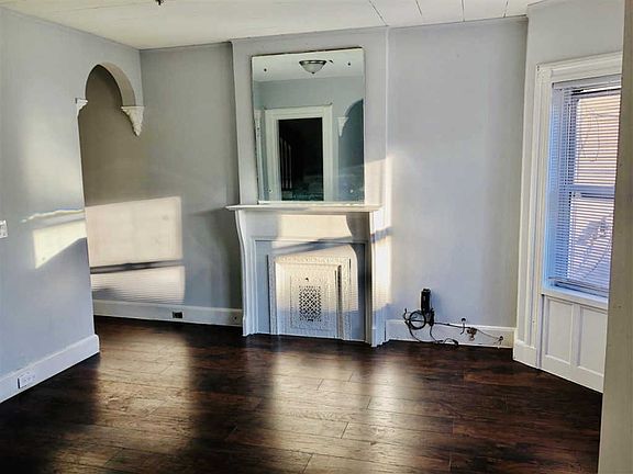 4th image of 242 Academy St Unit 2