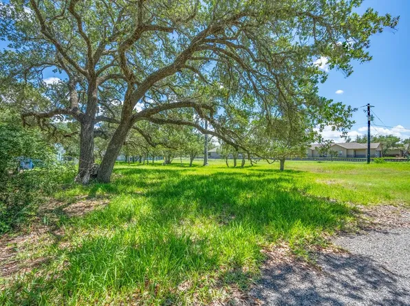 210 Timber Lane Loop, Rockport, TX 78382