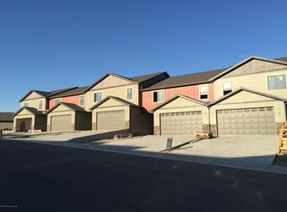879 10th St E, Dickinson, ND 58601