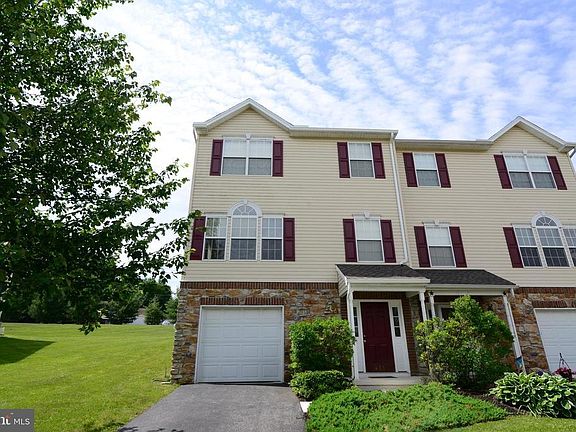 3rd image of 455 Madison Dr
