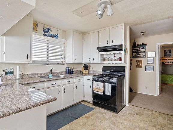 5th image of 1616 Pioneer St