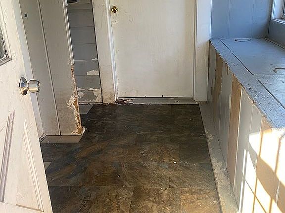 5th image of 152 E Wichita St