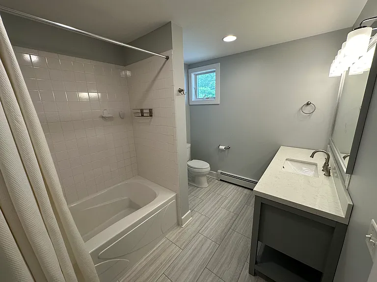 Full bathroom off second floor front room