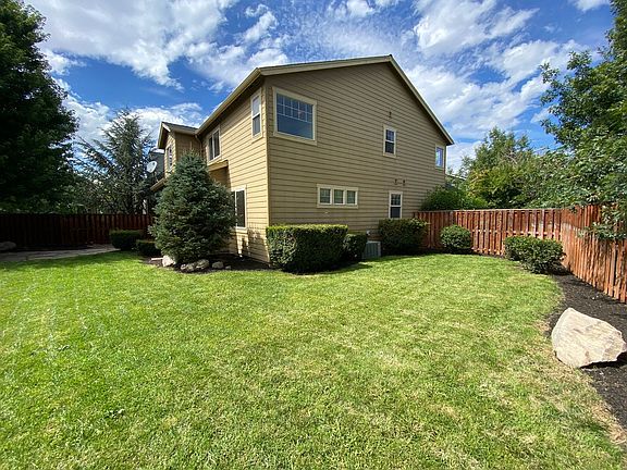 4th image of 2908 NW Dogwood Ave