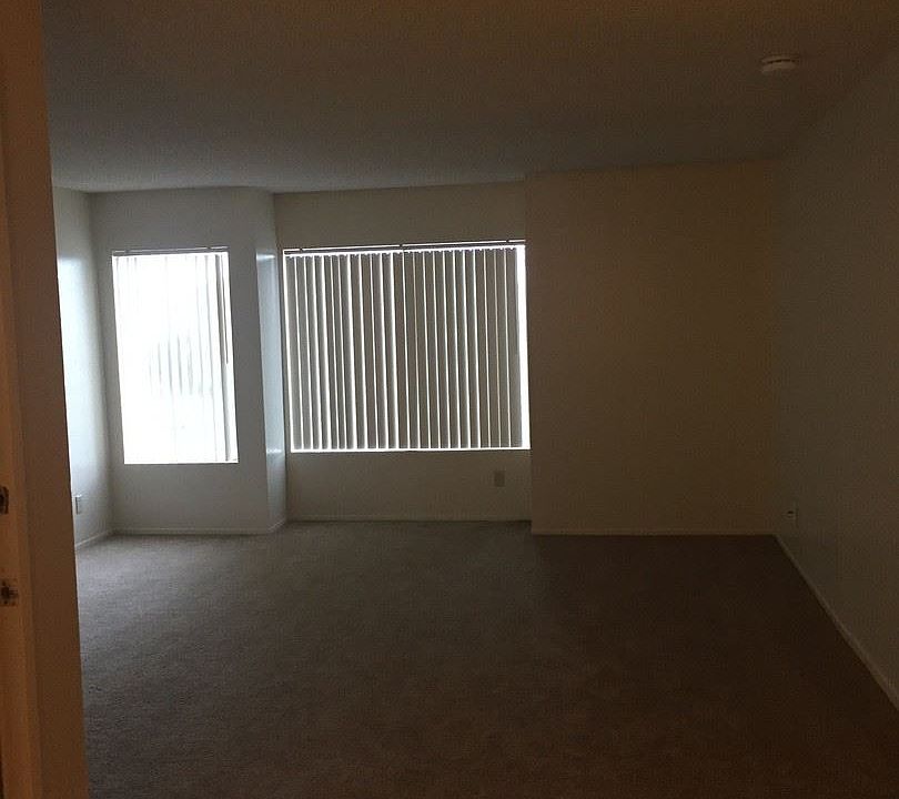 1st image of 926 N Wilmington Blvd APT 28