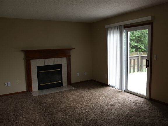 3rd image of 1560 Valley Dr
