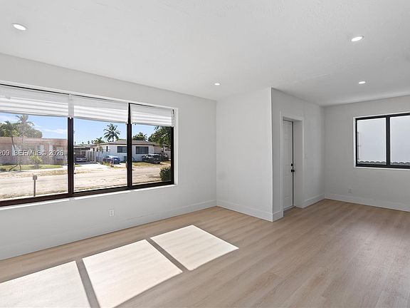 3rd image of 31 W 64th St