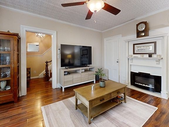 3rd image of 87 Darcy St