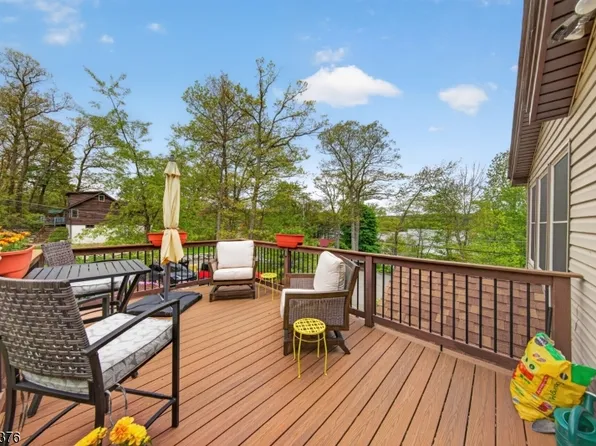 1052 Lakeside Dr East, Vernon Twp., NJ 07422