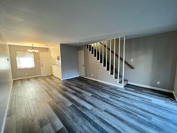 5th image of 1024 Redwood Highway Frontage Road Apartments #5