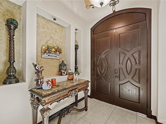 4th image of 2116 Tiffany St