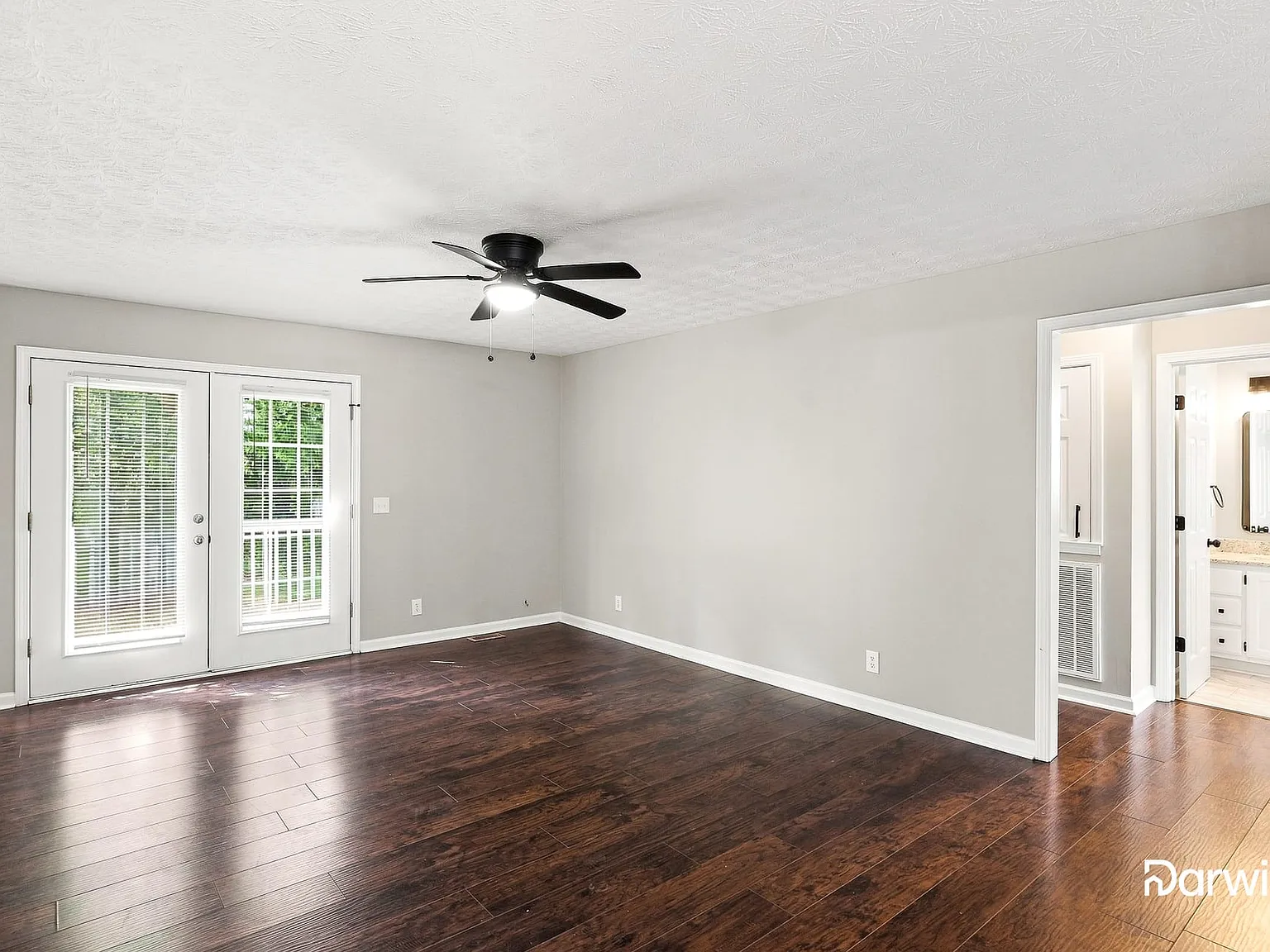 3 bed, 2.0 bath, 1259 sqft, $1,720 — Photo 4