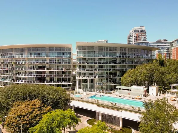 68 Songhees Rd #413, Victoria, BC V9A 0A3