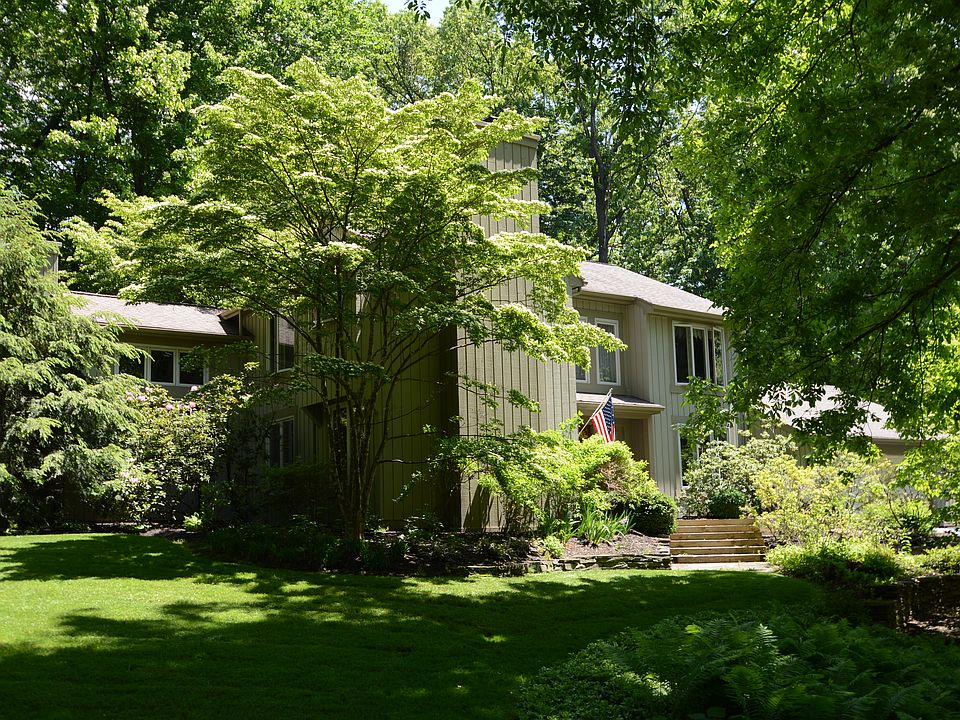 1st image of 5 Great Oak Ln