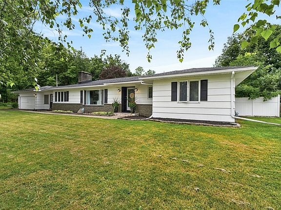 2nd image of 33 Greenbriar Dr
