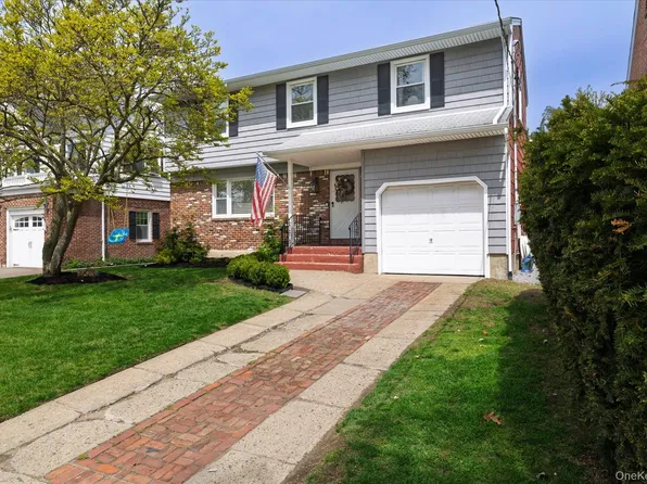 33 Rodney Place, Rockville Centre, NY 11570