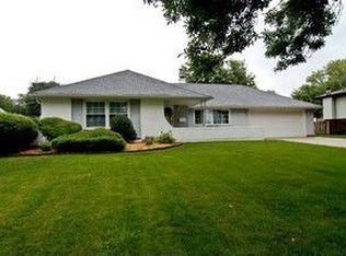 1121 S Braintree Dr, Schaumburg, IL 60193