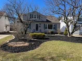 1560 Brainard Rd, Lyndhurst, OH 44124