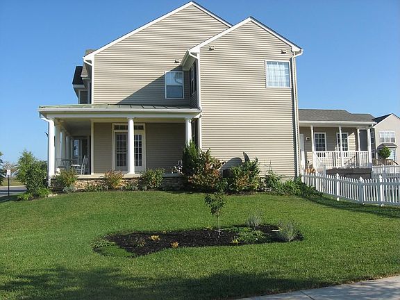 Large side yard on corner lot