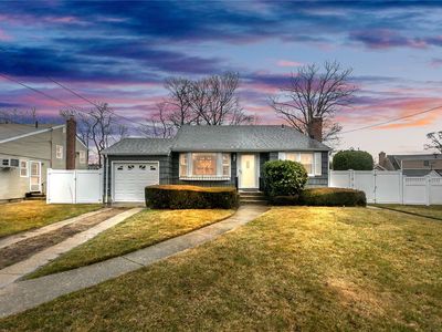 1711 Queen St N, Bellmore, NY, 11710