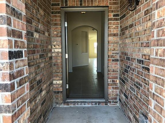 3rd image of 205 Sawtooth Dr