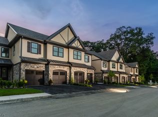 301 Mariners Point, Hopatcong, NJ 07843