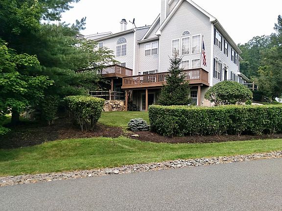3rd image of 40 Mulberry Dr