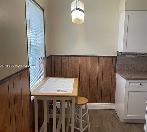 2nd image of 400 SW 30th St #400
