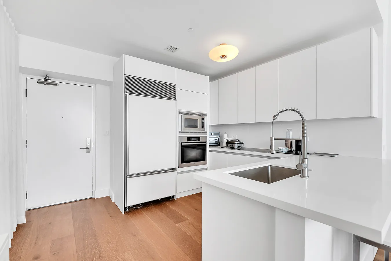 2 bed, 1035 sqft, $6,800 — Photo 4