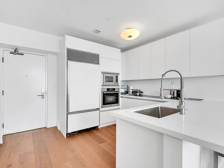 6799 Collins Ave #412 — Photo 4