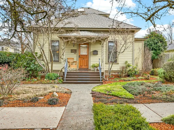 156 8th St, Ashland, OR 97520