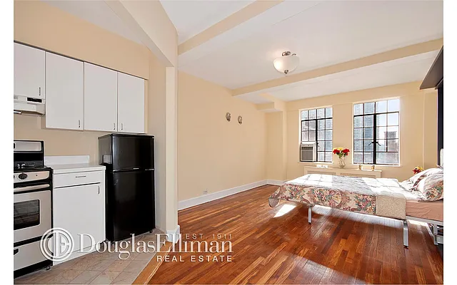 Sold by Douglas Elliman | media 22