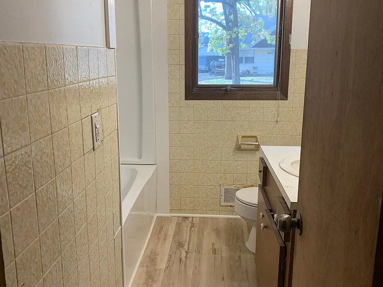 1834 3rd Ave — Photo 16